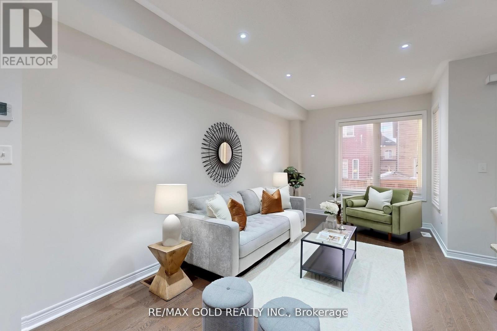 62 Pennycross Crescent, Brampton, Ontario  L7A 4M1 - Photo 4 - W12771016