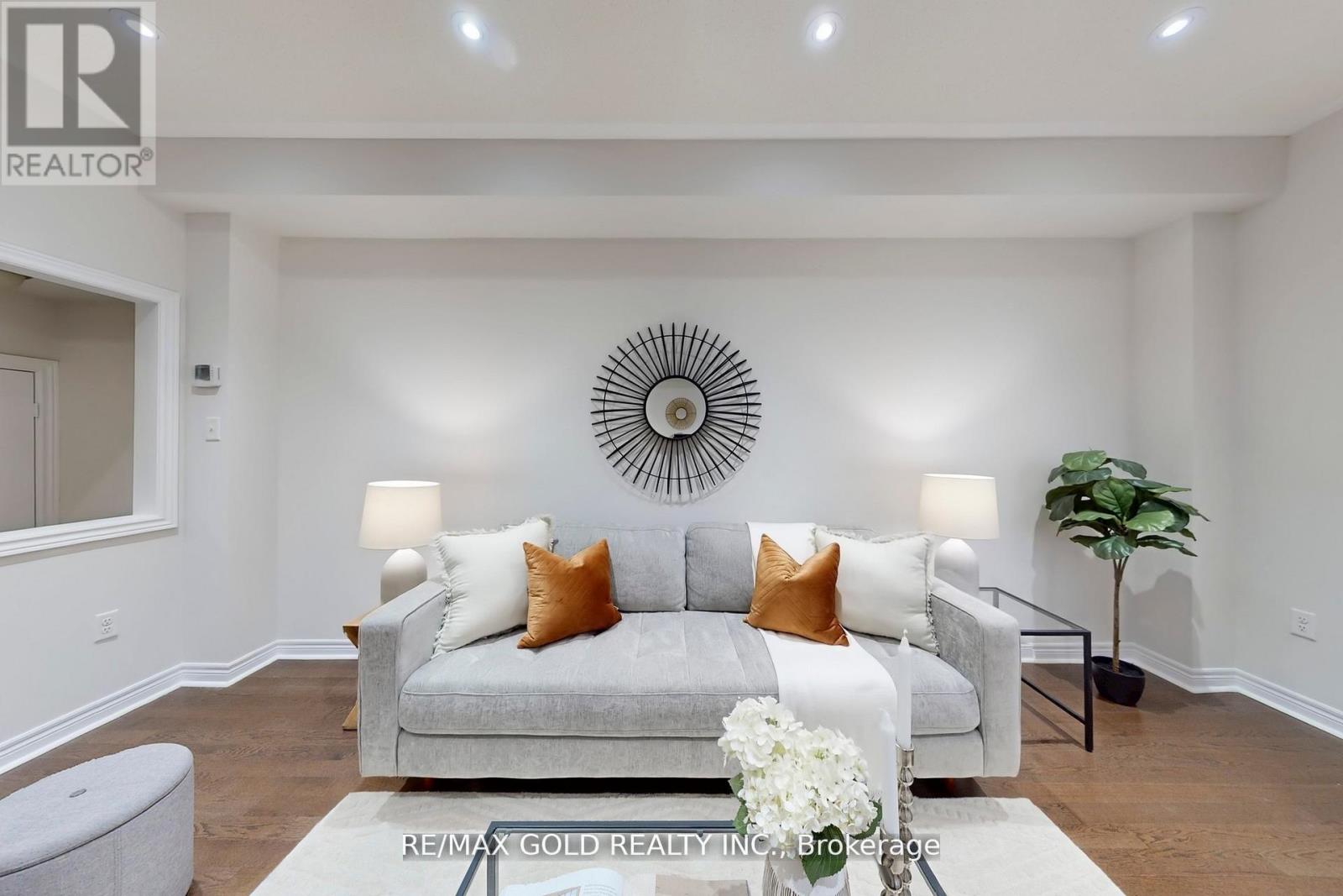 62 Pennycross Crescent, Brampton, Ontario  L7A 4M1 - Photo 7 - W12771016