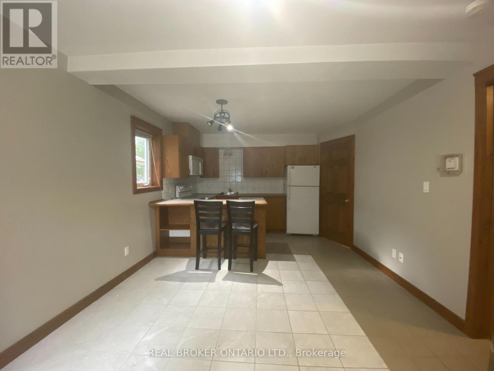 Unit B - 18 First Avenue, Orangeville, Ontario  L9W 1H8 - Photo 4 - W12771020