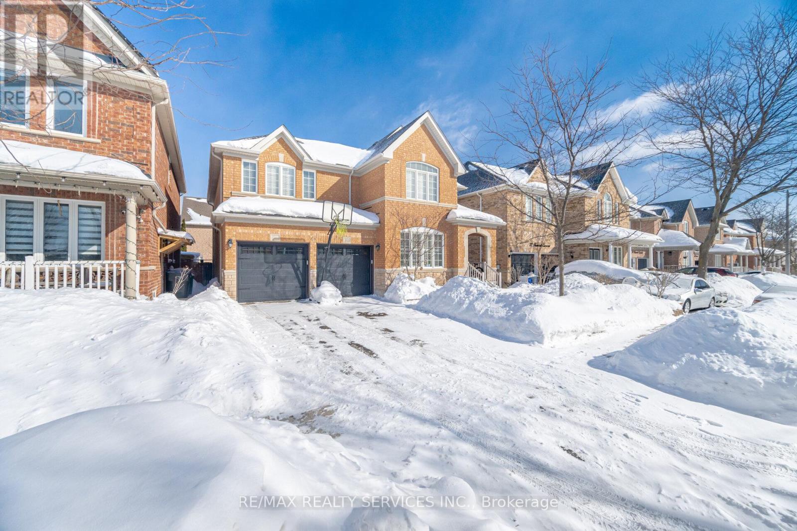 30 Humbolt Crescent, Brampton, Ontario  L7A 3G7 - Photo 2 - W12771038