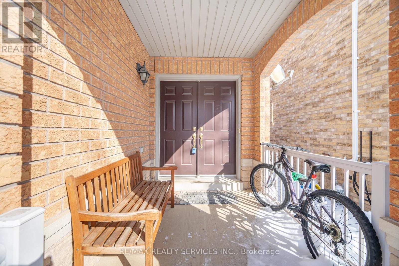 30 Humbolt Crescent, Brampton, Ontario  L7A 3G7 - Photo 4 - W12771038