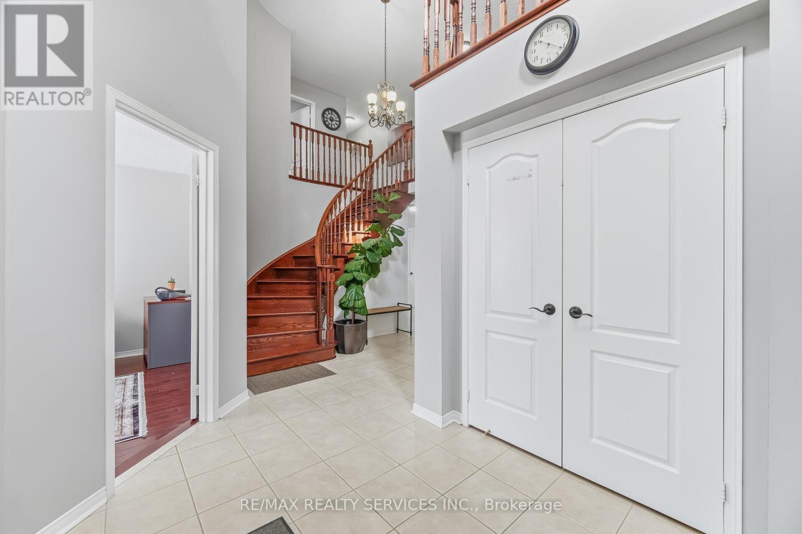 30 Humbolt Crescent, Brampton, Ontario  L7A 3G7 - Photo 6 - W12771038