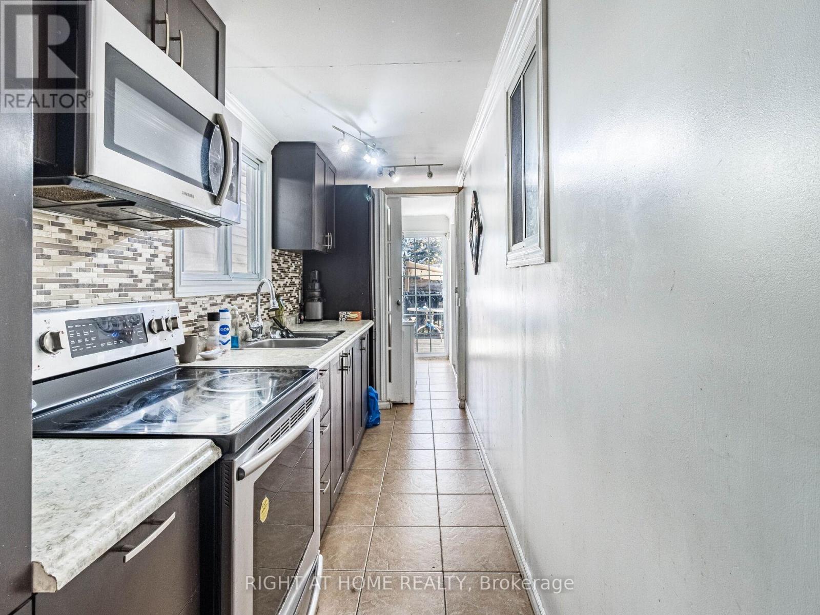 97 29th Street, Toronto, Ontario  M8W 3B1 - Photo 16 - W12771046