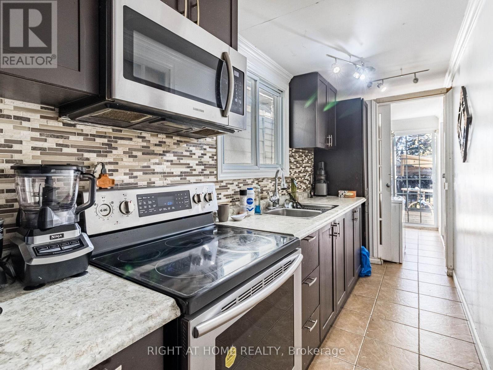 97 29th Street, Toronto, Ontario  M8W 3B1 - Photo 17 - W12771046