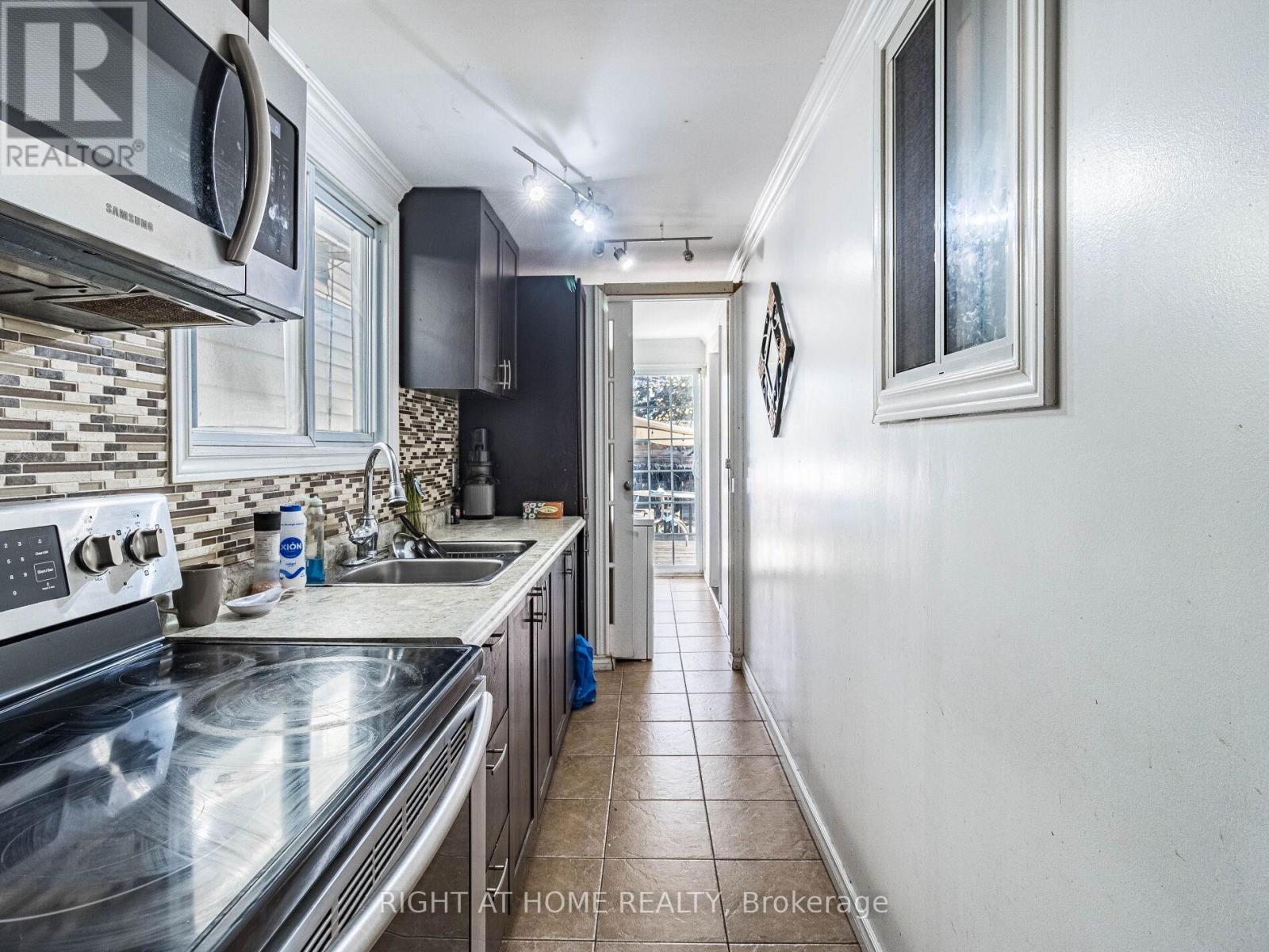 97 29th Street, Toronto, Ontario  M8W 3B1 - Photo 18 - W12771046