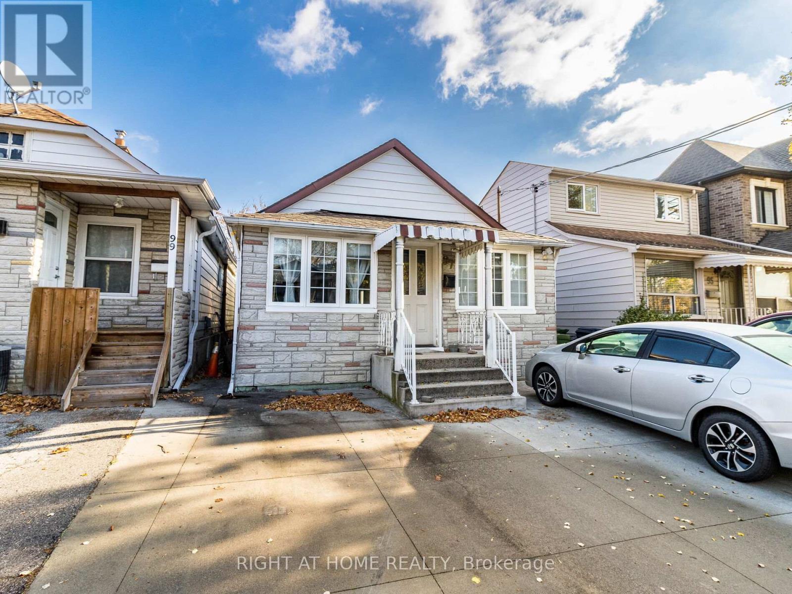 97 29th Street, Toronto, Ontario  M8W 3B1 - Photo 3 - W12771046