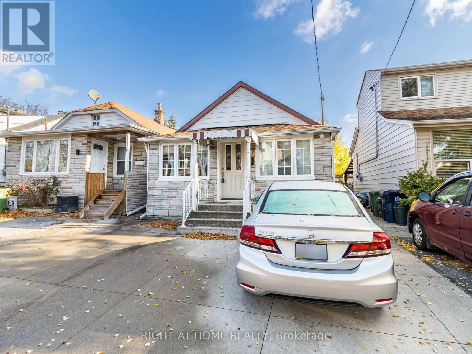 97 29th Street, Toronto, Ontario  M8W 3B1 - Photo 4 - W12771046