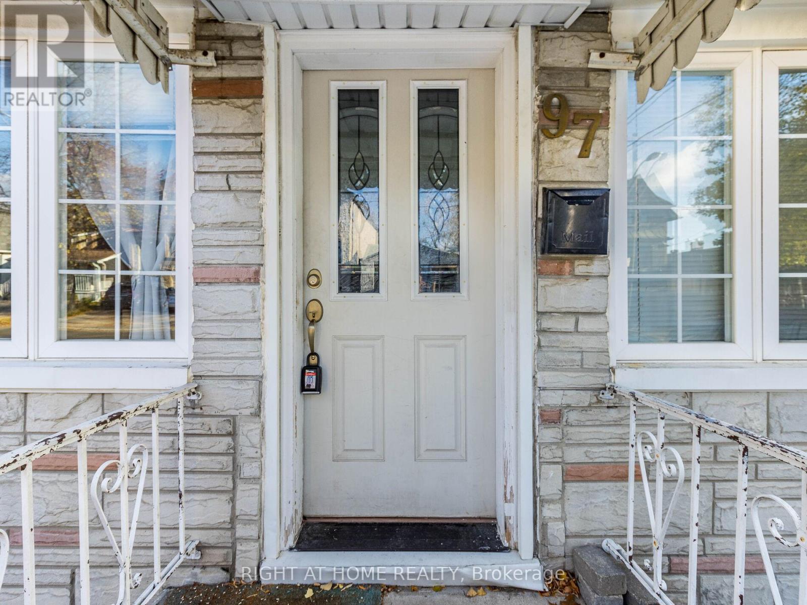 97 29th Street, Toronto, Ontario  M8W 3B1 - Photo 6 - W12771046