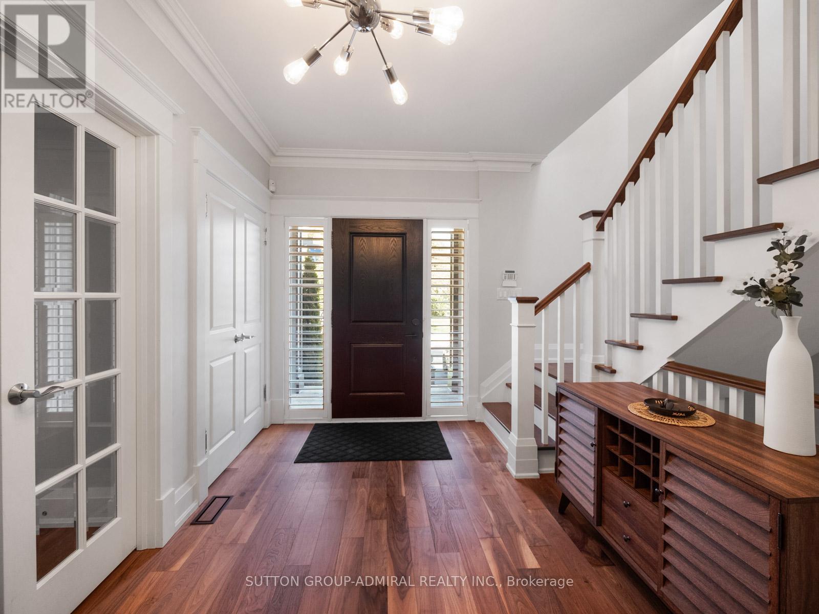 26 PUCKERIDGE CRESCENT, Toronto, Ontario