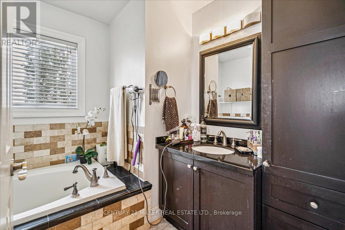 2382 Towne Boulevard, Oakville (Ro River Oaks), Ontario  L6H 5X6 - Photo 20 - W12771070