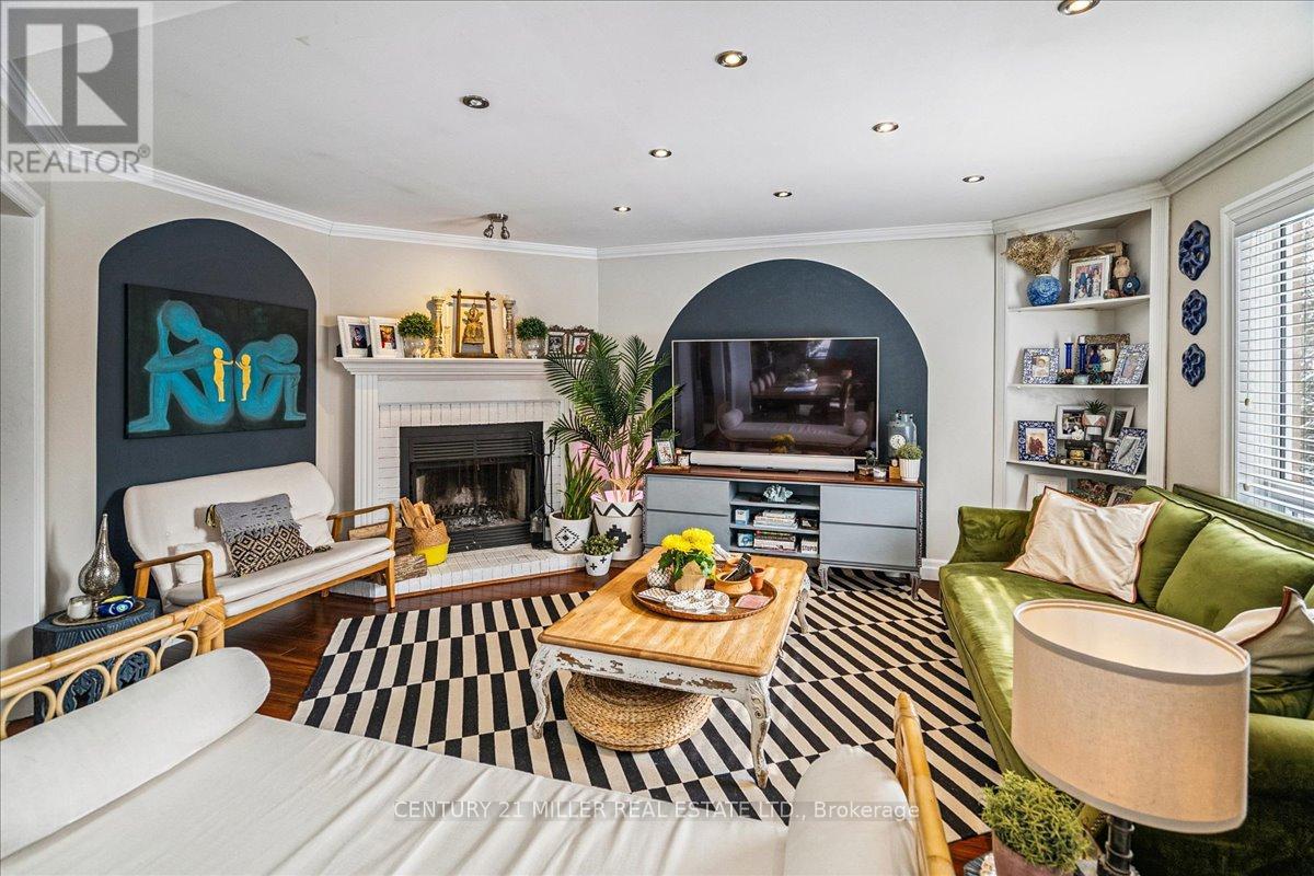 2382 Towne Boulevard, Oakville (Ro River Oaks), Ontario  L6H 5X6 - Photo 5 - W12771070