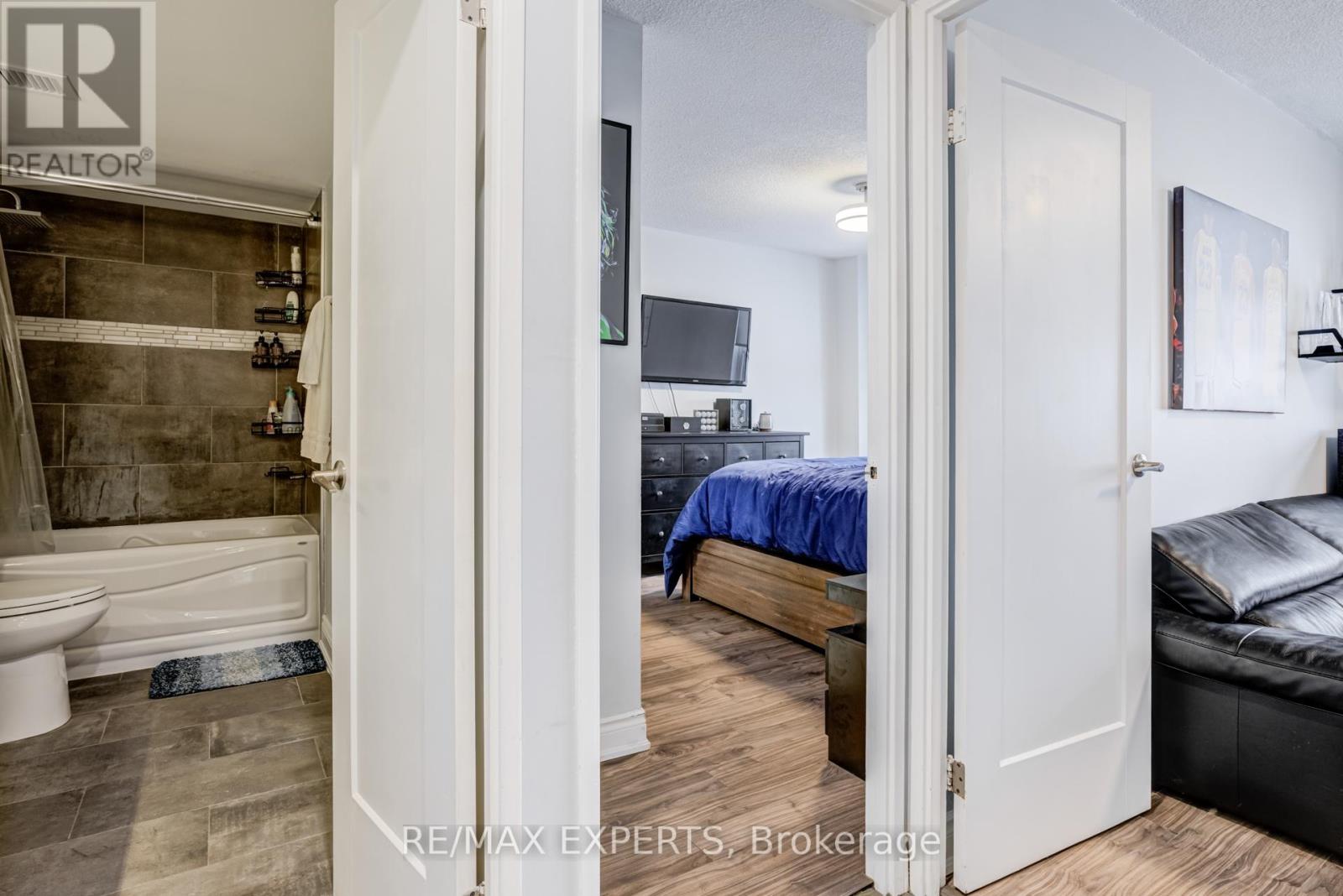 406 - 3390 Weston Road, Toronto, Ontario  M9M 2X3 - Photo 16 - W12771072