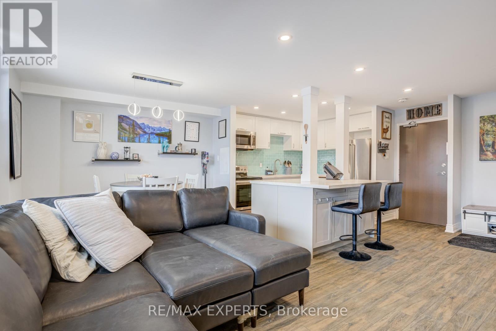 406 - 3390 Weston Road, Toronto, Ontario  M9M 2X3 - Photo 4 - W12771072