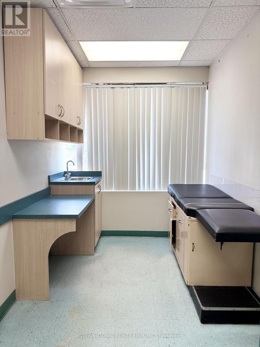 207 - 1635 Lawrence Avenue W, Toronto, Ontario  M6L 3C9 - Photo 5 - W12771098