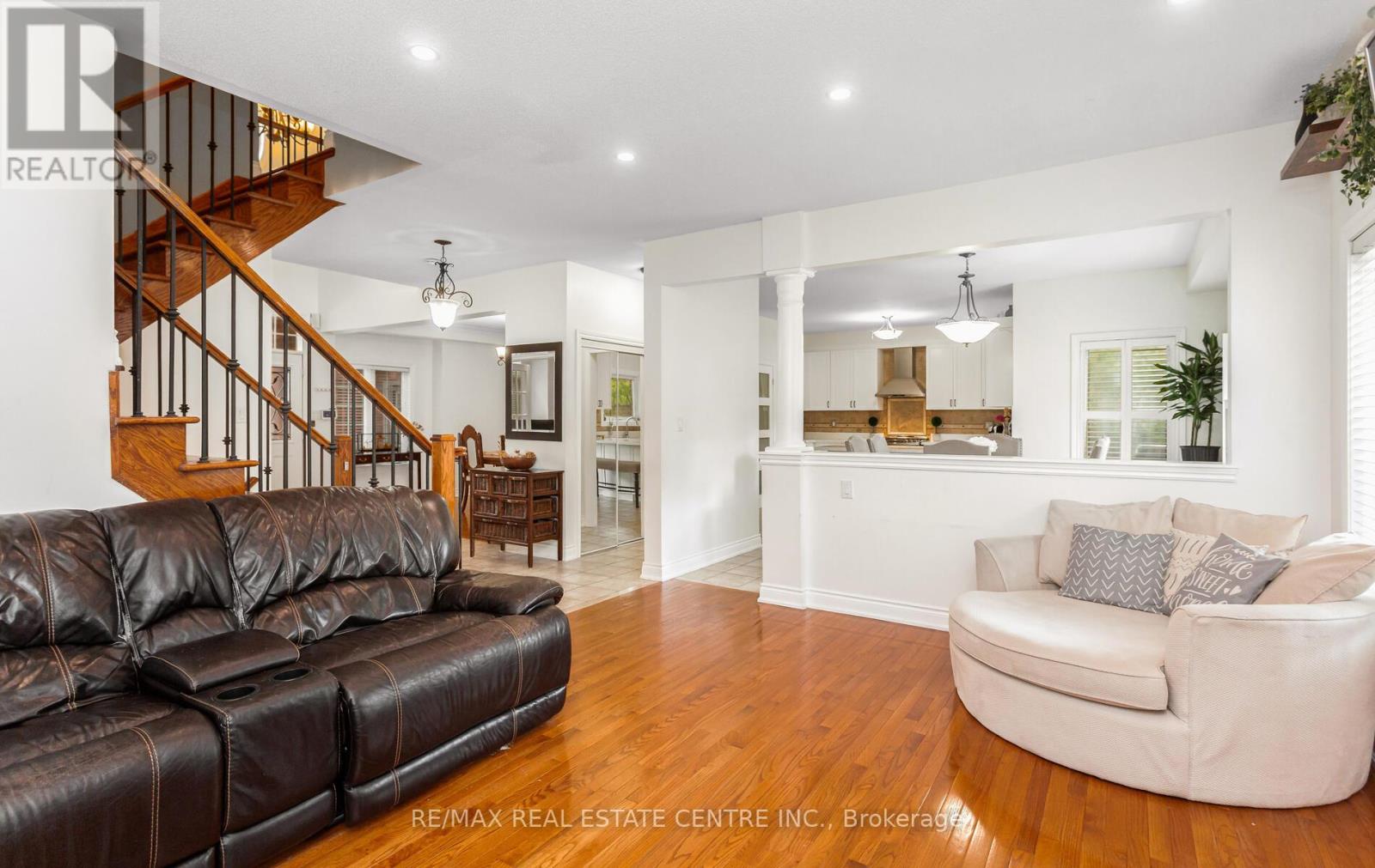 26 Saint Hubert Drive, Brampton, Ontario  L6P 1V7 - Photo 11 - W12771106