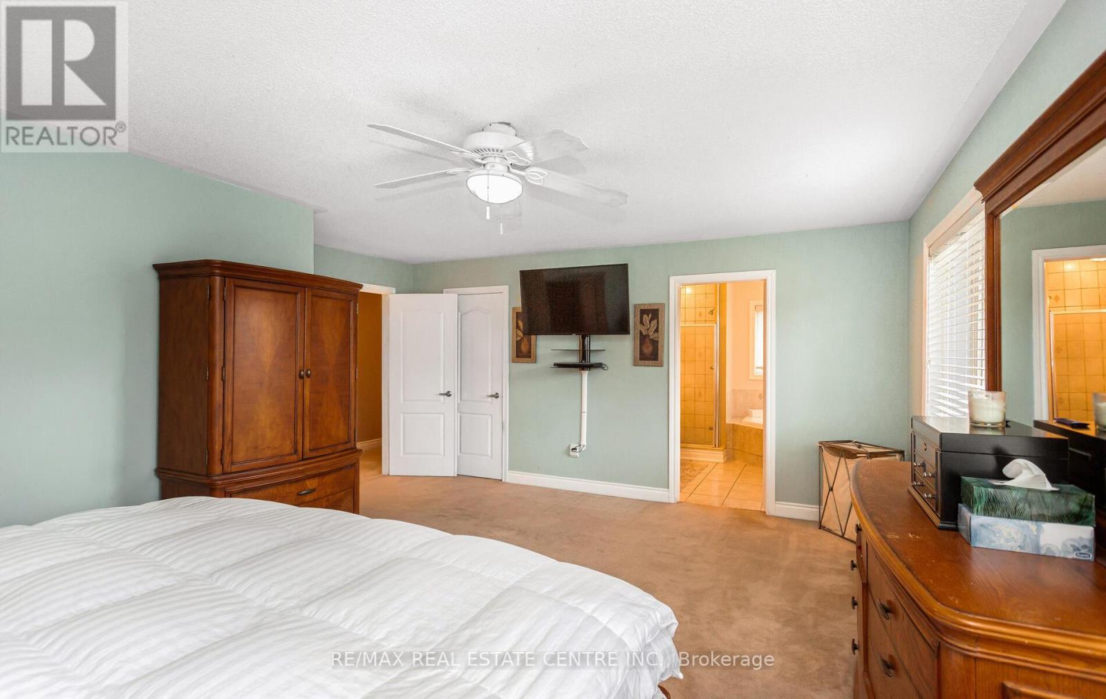 26 Saint Hubert Drive, Brampton, Ontario  L6P 1V7 - Photo 20 - W12771106