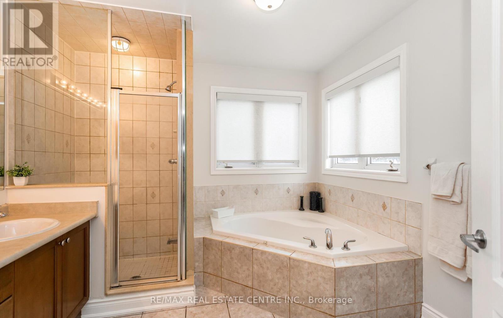 26 Saint Hubert Drive, Brampton, Ontario  L6P 1V7 - Photo 22 - W12771106