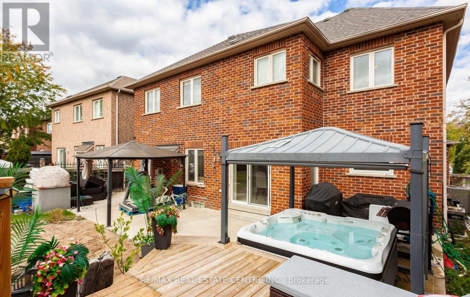 26 Saint Hubert Drive, Brampton, Ontario  L6P 1V7 - Photo 44 - W12771106