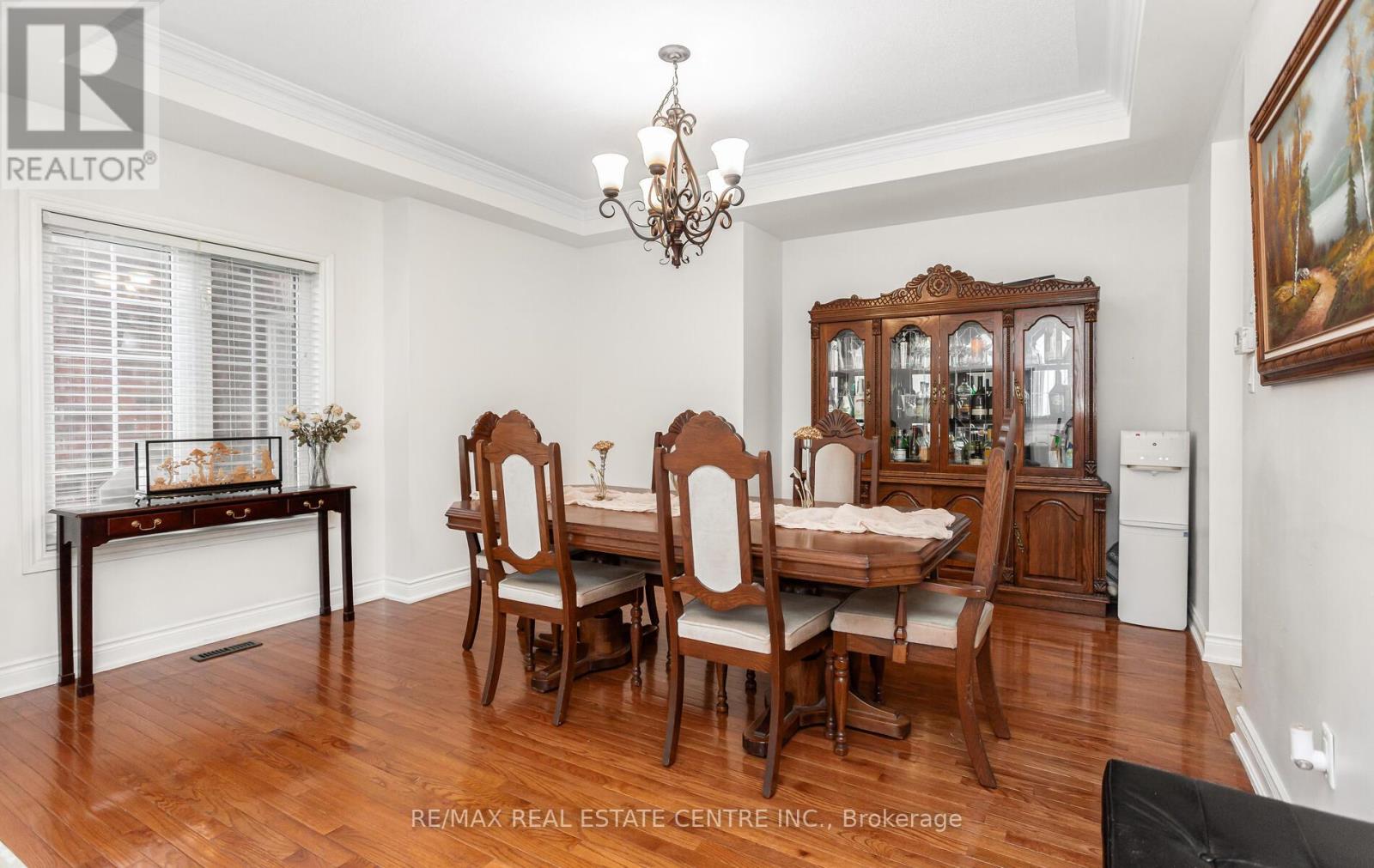 26 Saint Hubert Drive, Brampton, Ontario  L6P 1V7 - Photo 7 - W12771106