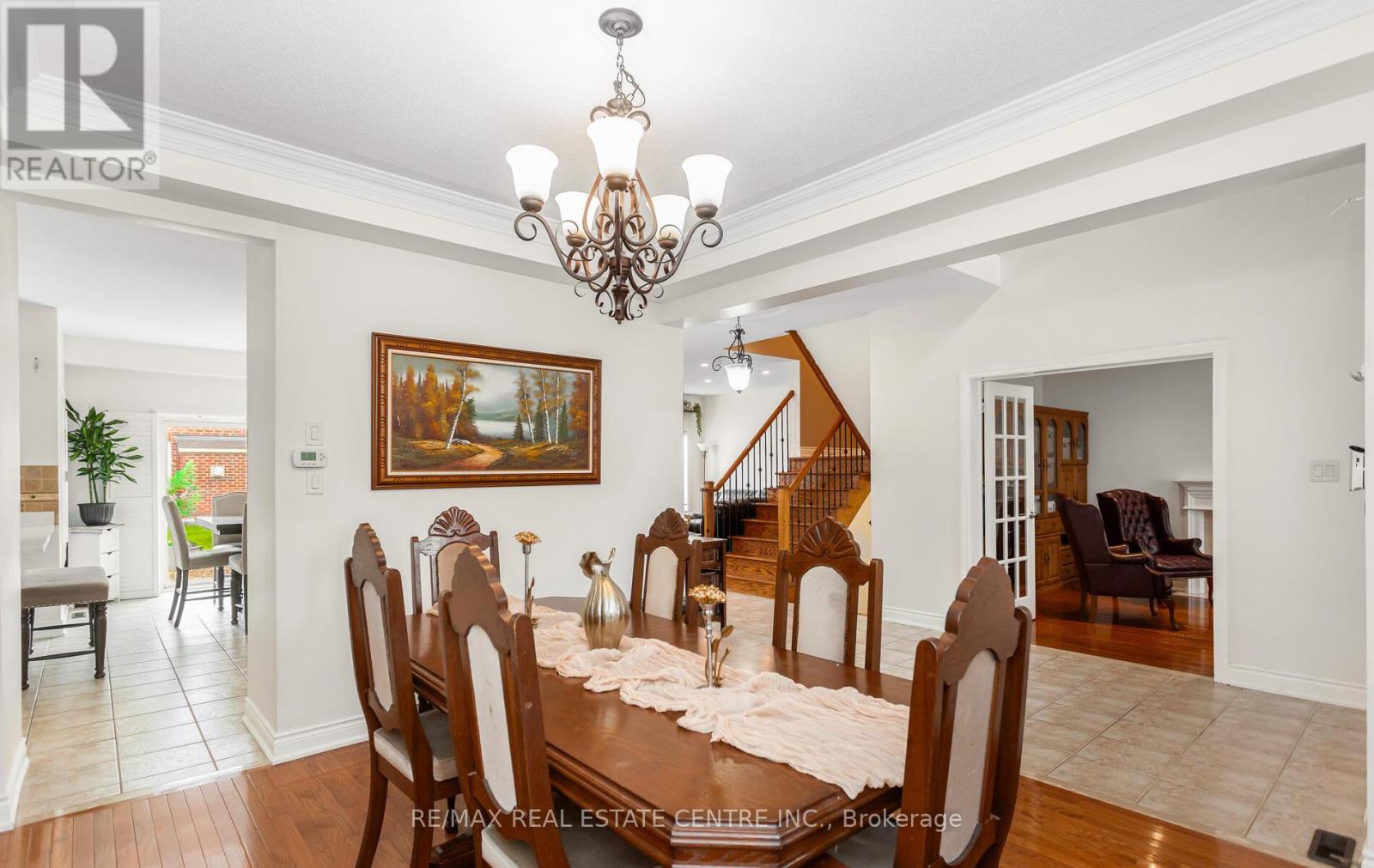 26 Saint Hubert Drive, Brampton, Ontario  L6P 1V7 - Photo 8 - W12771106