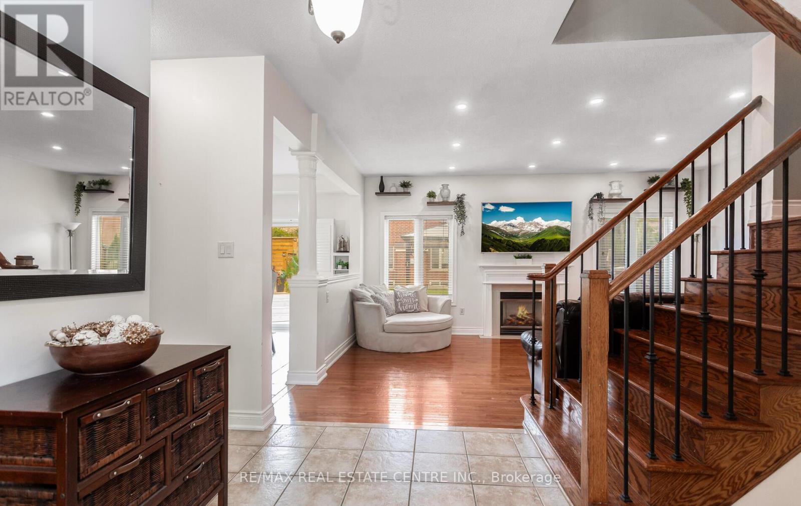 26 Saint Hubert Drive, Brampton, Ontario  L6P 1V7 - Photo 9 - W12771106