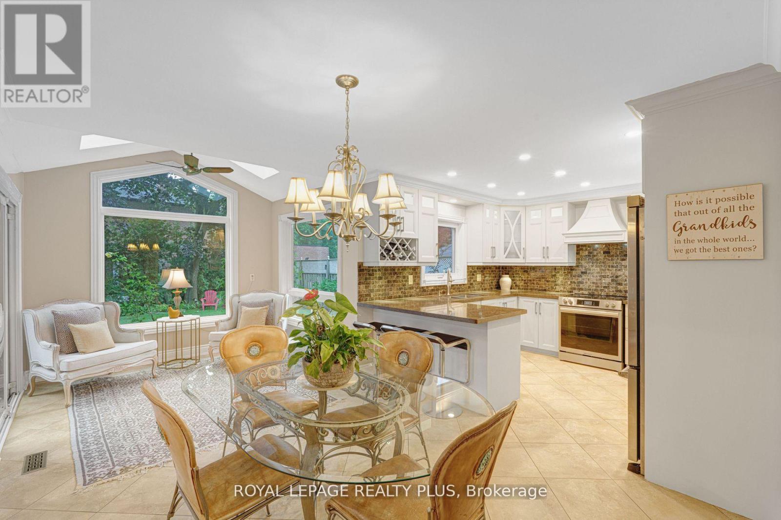 1760 Featherston Court, Mississauga, Ontario  L5L 3E3 - Photo 10 - W12771122