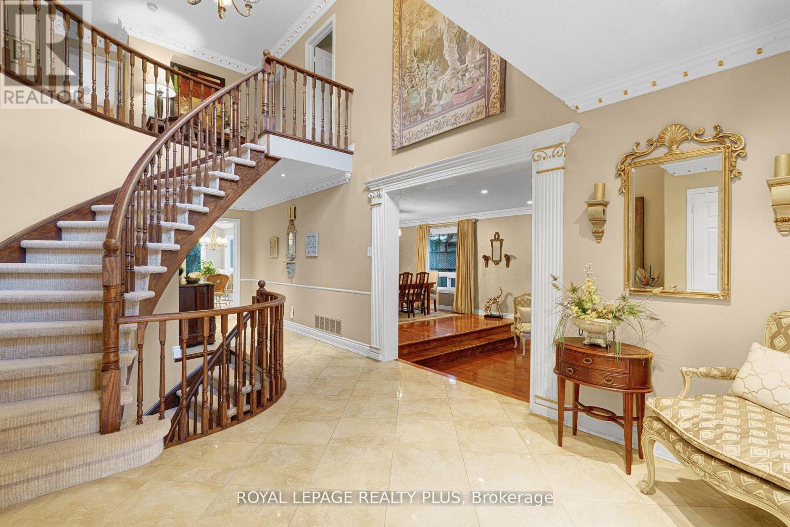 1760 Featherston Court, Mississauga, Ontario  L5L 3E3 - Photo 4 - W12771122