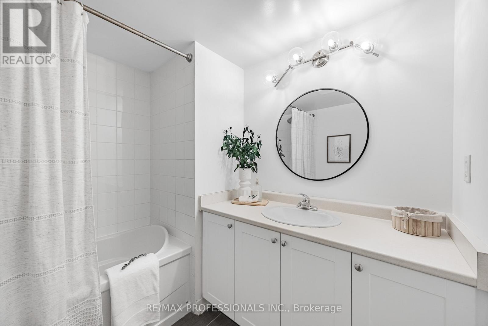 720 - 816 Lansdowne Avenue, Toronto (Dovercourt-Wallace Emerson-Junction), Ontario  M6H 4K6 - Photo 17 - W12771170