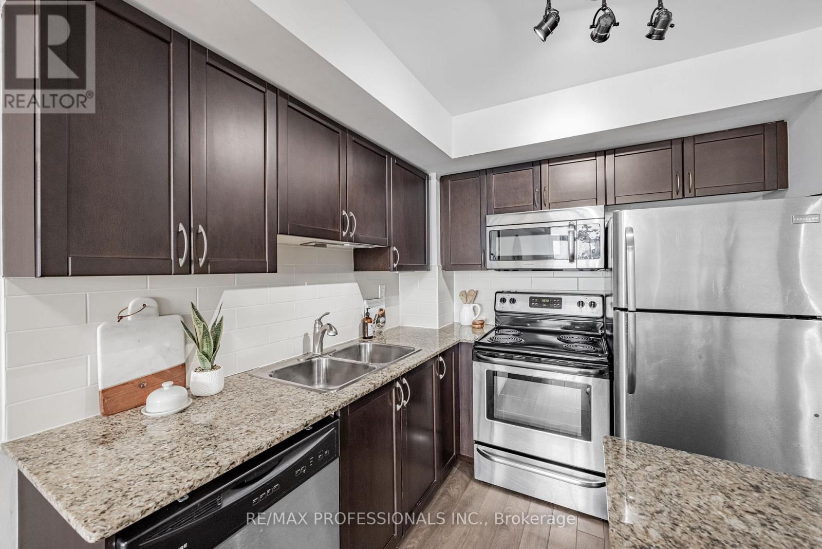 720 - 816 Lansdowne Avenue, Toronto (Dovercourt-Wallace Emerson-Junction), Ontario  M6H 4K6 - Photo 7 - W12771170