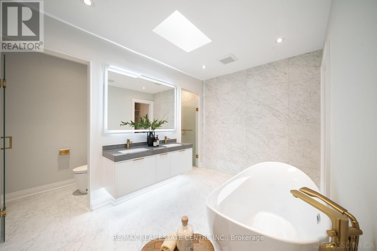 1065 Rebecca Street, Oakville (Wo West), Ontario  L6L 1Y6 - Photo 19 - W12771180