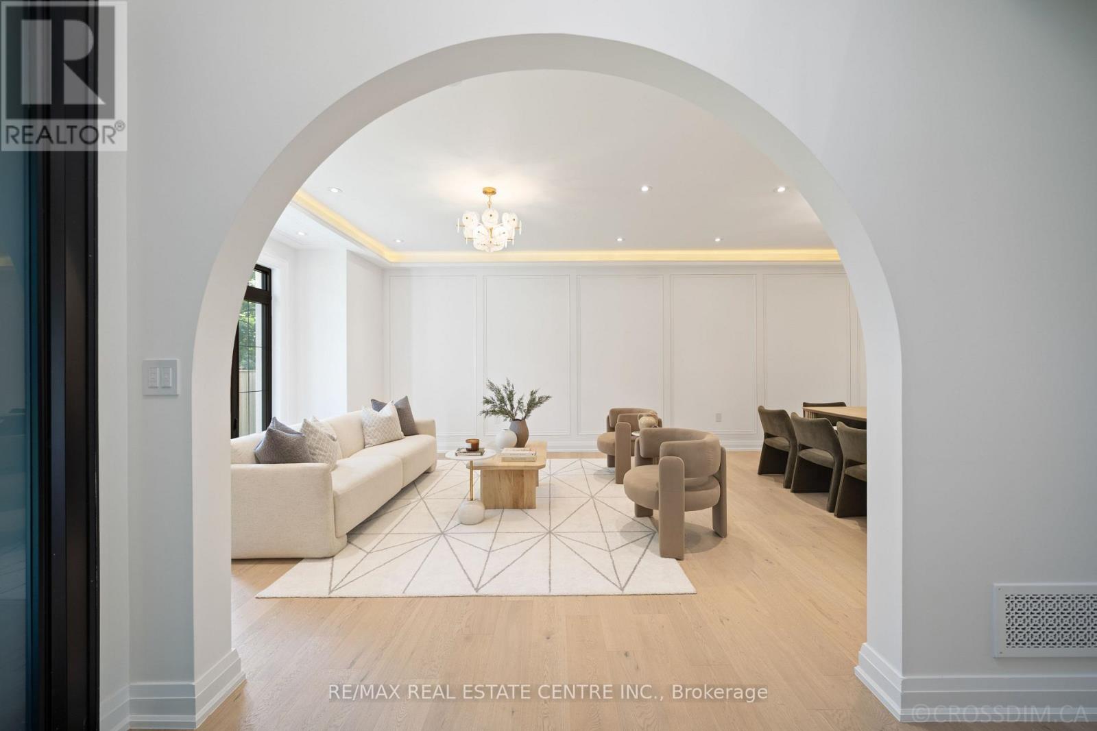 1065 Rebecca Street, Oakville (Wo West), Ontario  L6L 1Y6 - Photo 7 - W12771180