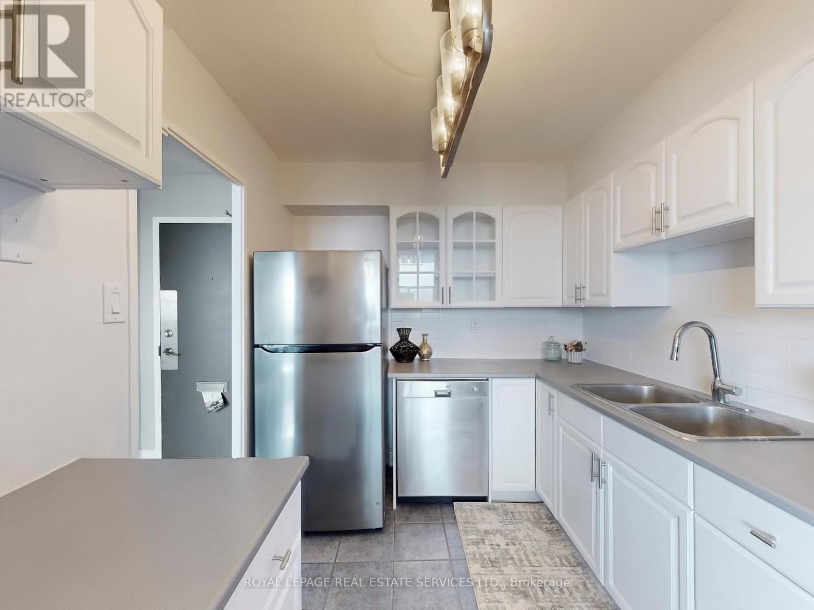 702 - 551 The West Mall, Toronto, Ontario  M9C 1G7 - Photo 6 - W12771194