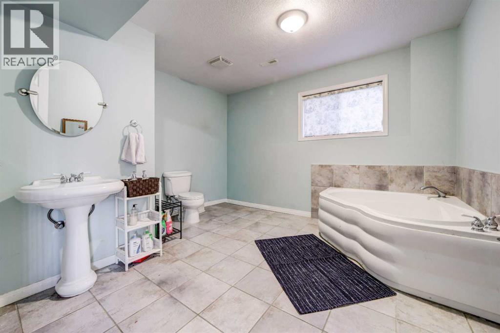 106 Peigan Court W, Lethbridge, Alberta  T1K 7N8 - Photo 30 - A2275468