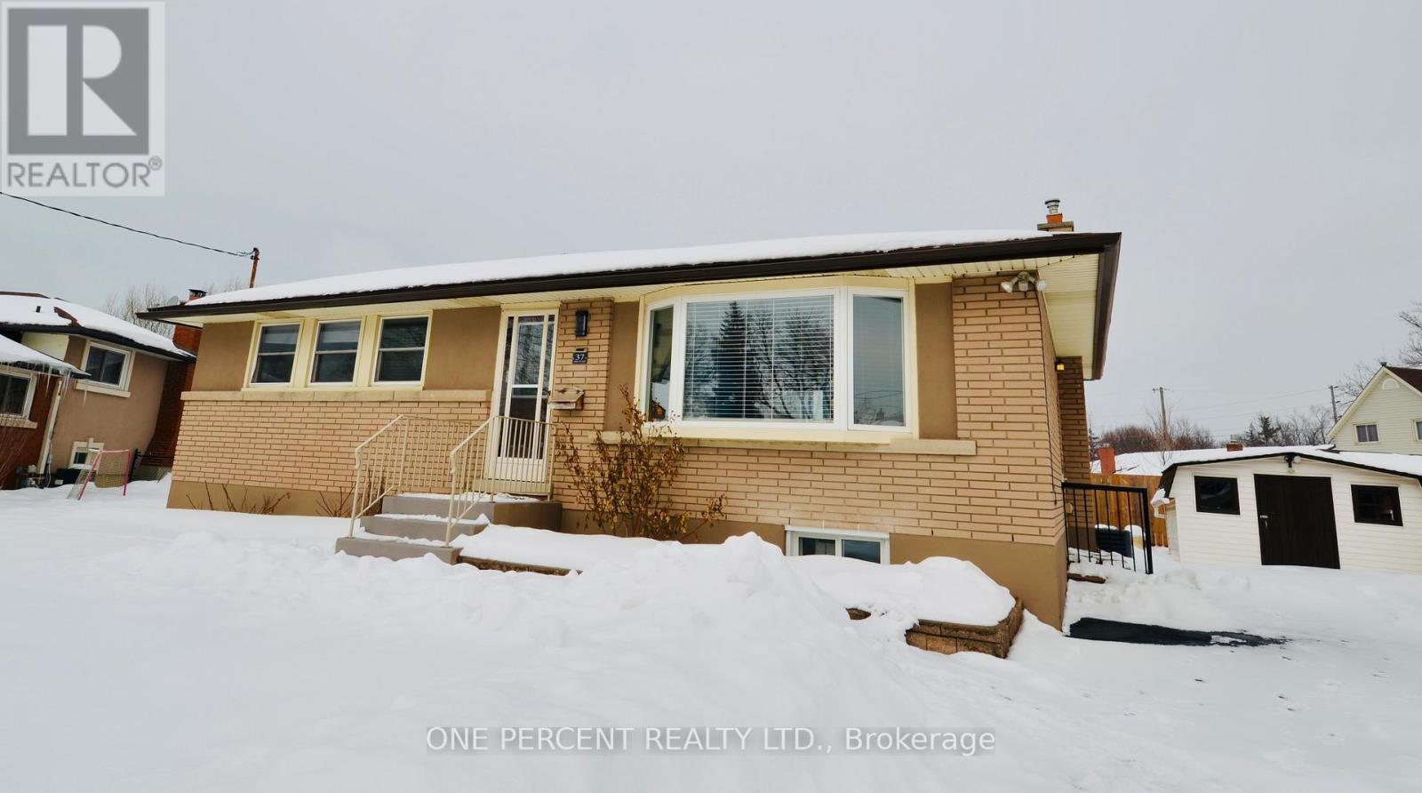 37 Coronation Boulevard, St. Catharines, Ontario  L2S 2V2 - Photo 3 - X12771024