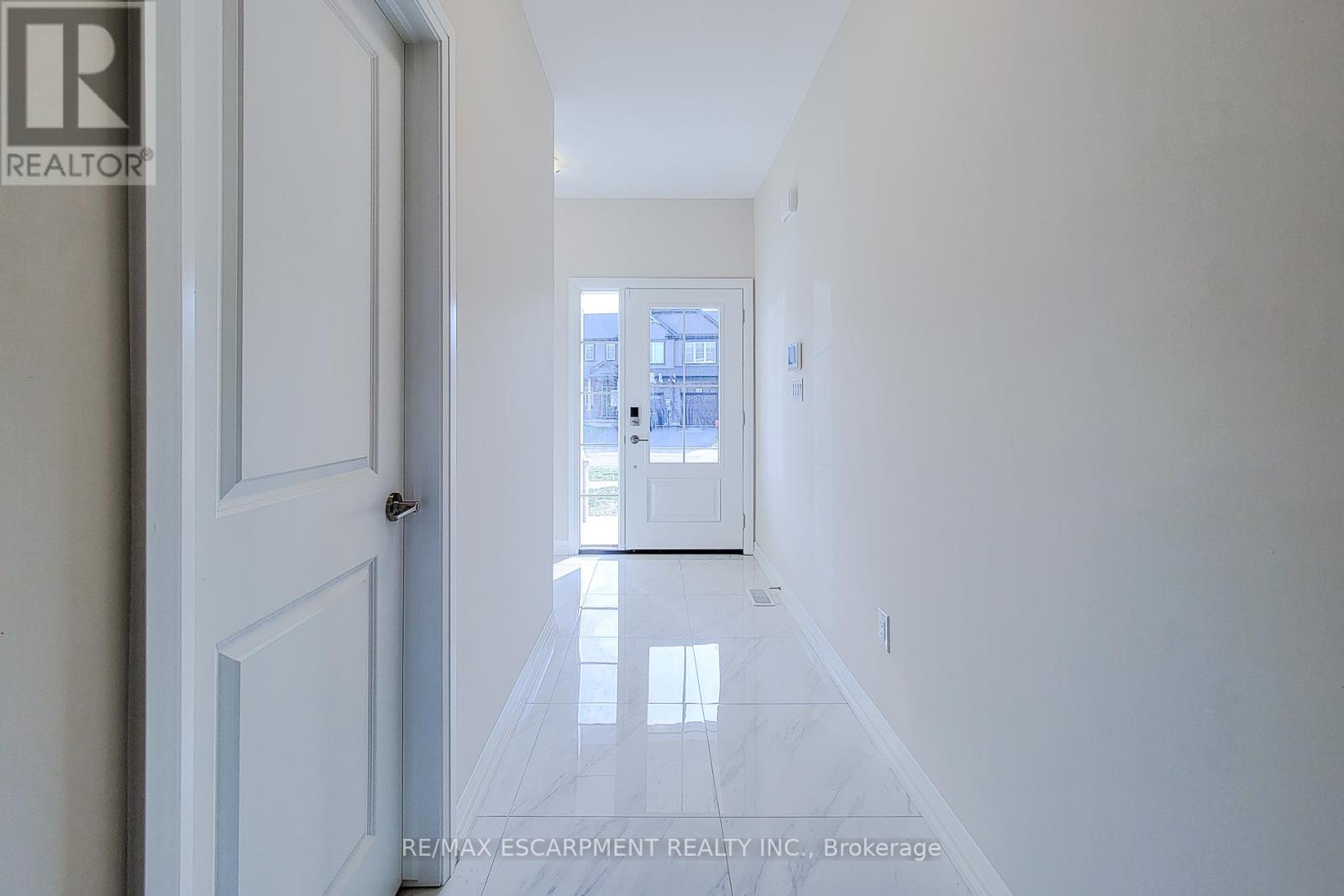 111 Alicia Crescent, Thorold (Hurricane/merrittville), Ontario  L2V 0M2 - Photo 12 - X12771032