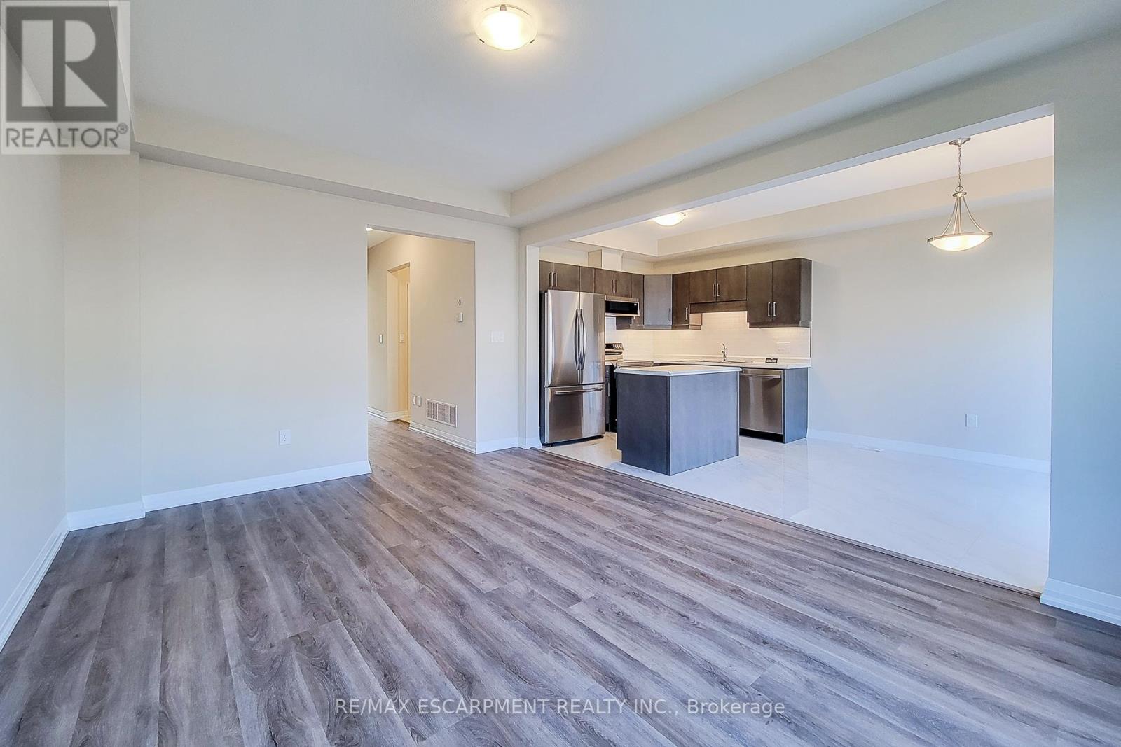 111 Alicia Crescent, Thorold (Hurricane/merrittville), Ontario  L2V 0M2 - Photo 13 - X12771032