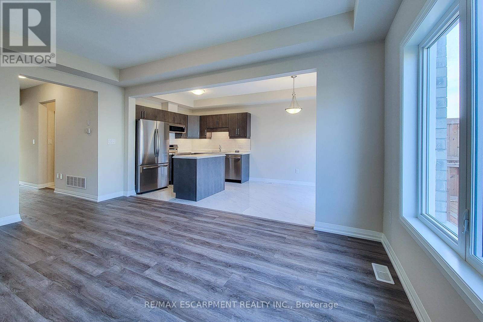 111 Alicia Crescent, Thorold (Hurricane/merrittville), Ontario  L2V 0M2 - Photo 15 - X12771032