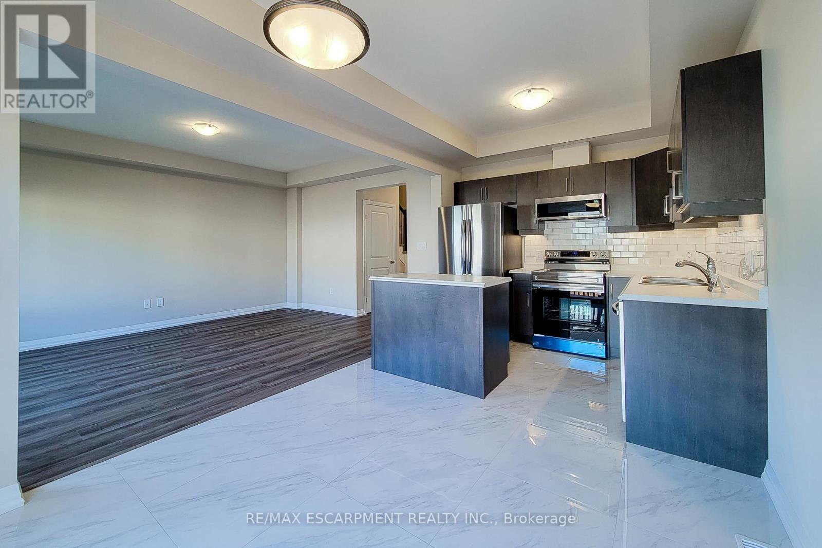 111 Alicia Crescent, Thorold (Hurricane/merrittville), Ontario  L2V 0M2 - Photo 16 - X12771032