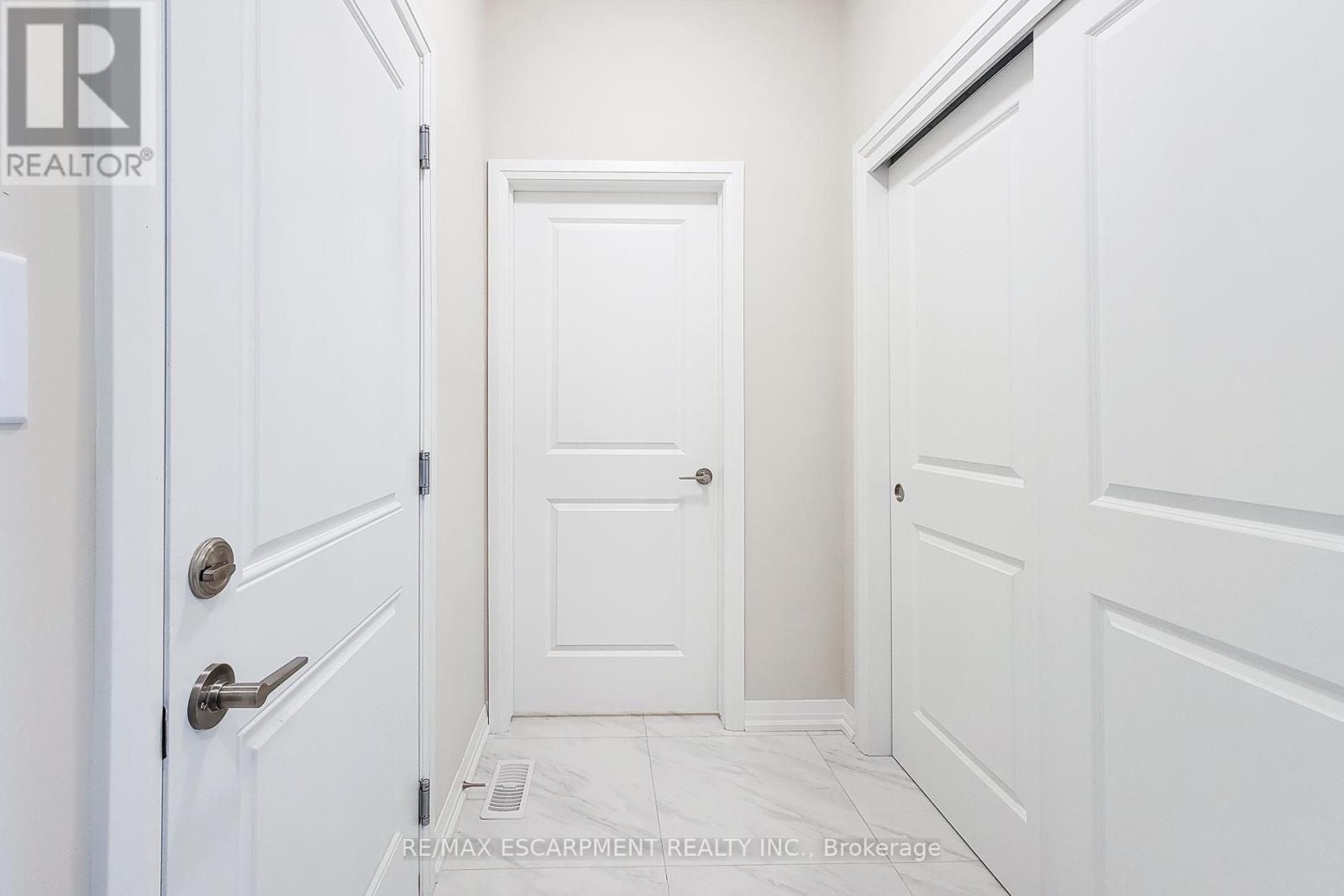 111 Alicia Crescent, Thorold (Hurricane/merrittville), Ontario  L2V 0M2 - Photo 20 - X12771032