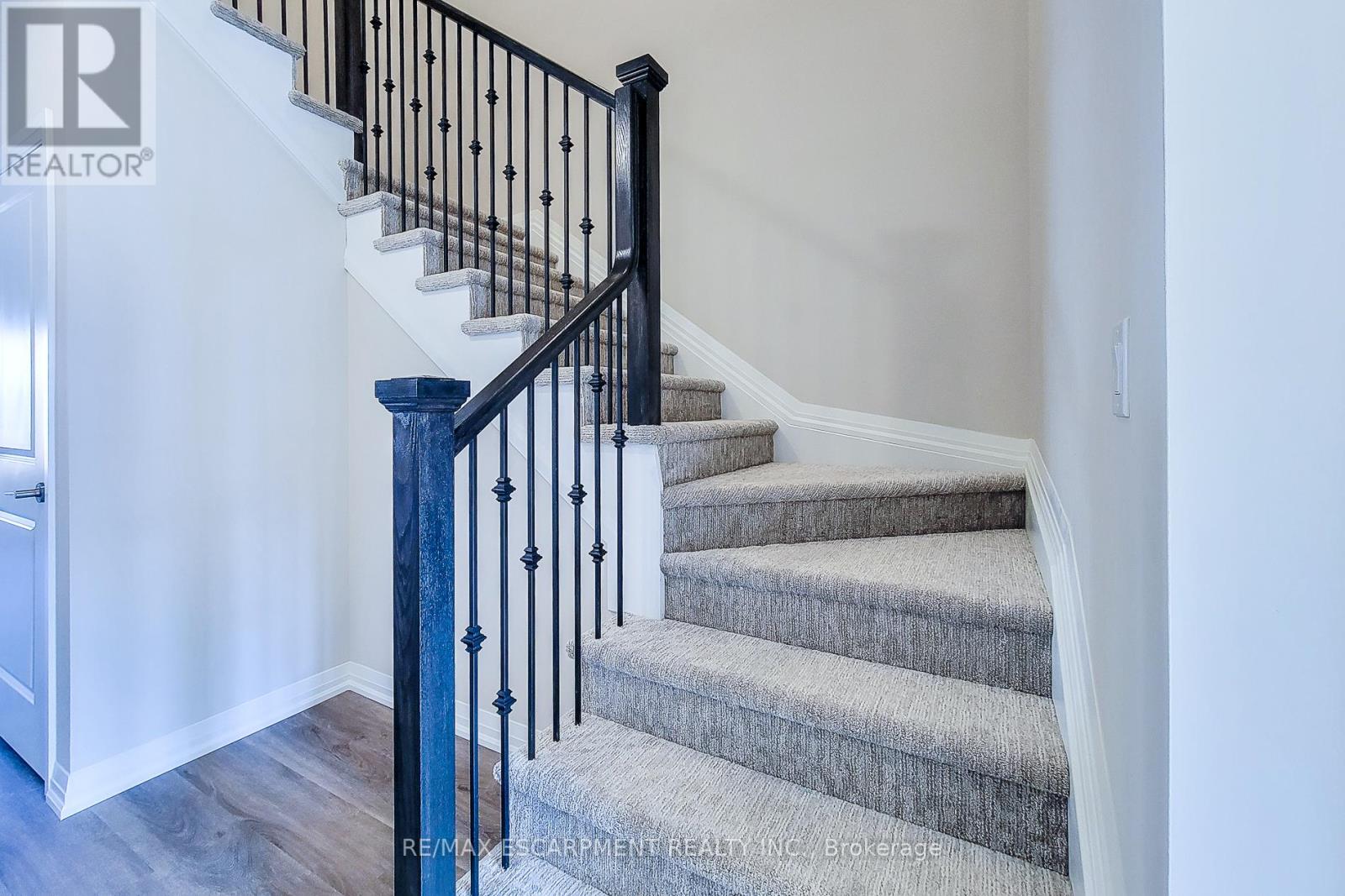 111 Alicia Crescent, Thorold (Hurricane/merrittville), Ontario  L2V 0M2 - Photo 23 - X12771032