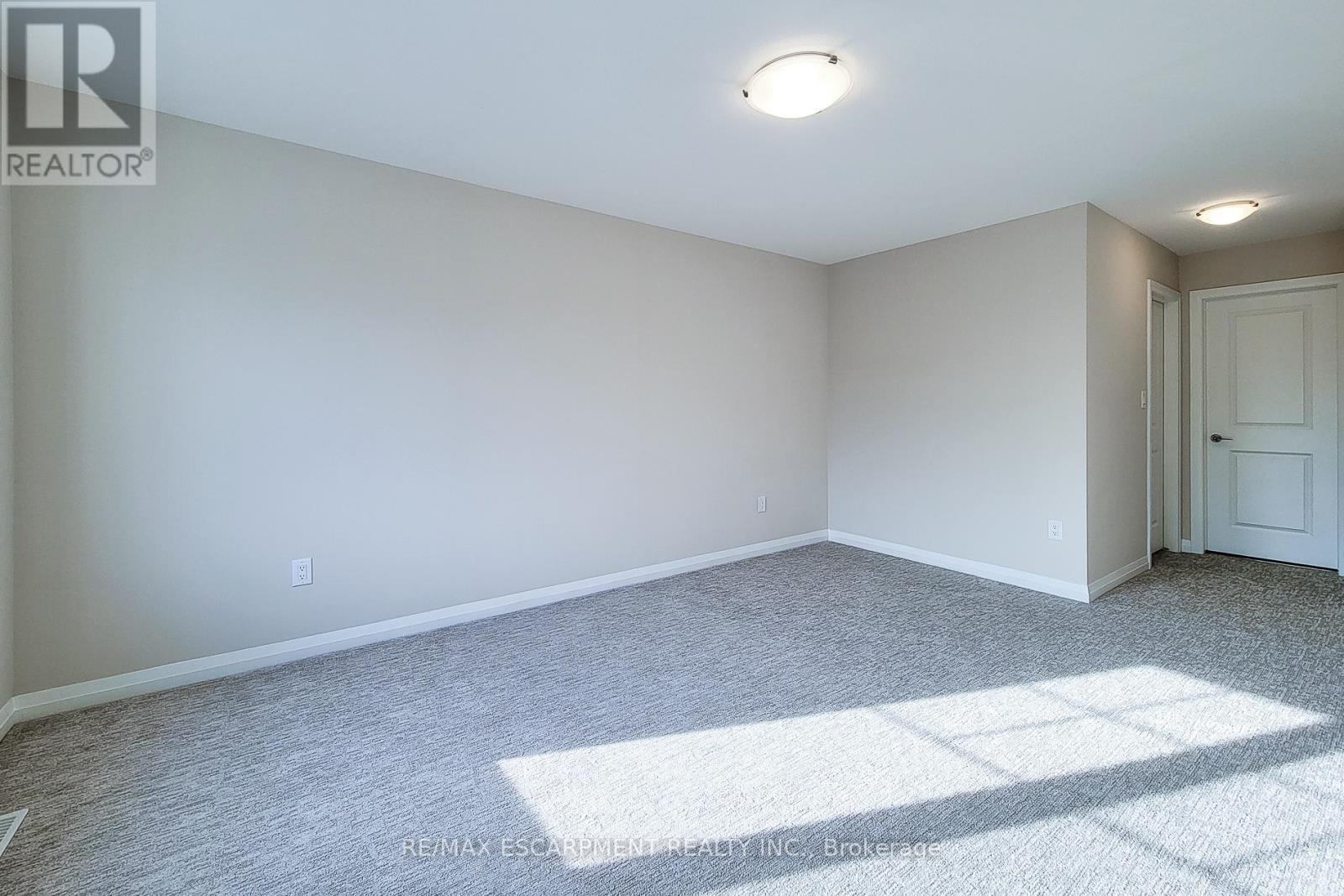 111 Alicia Crescent, Thorold (Hurricane/merrittville), Ontario  L2V 0M2 - Photo 24 - X12771032