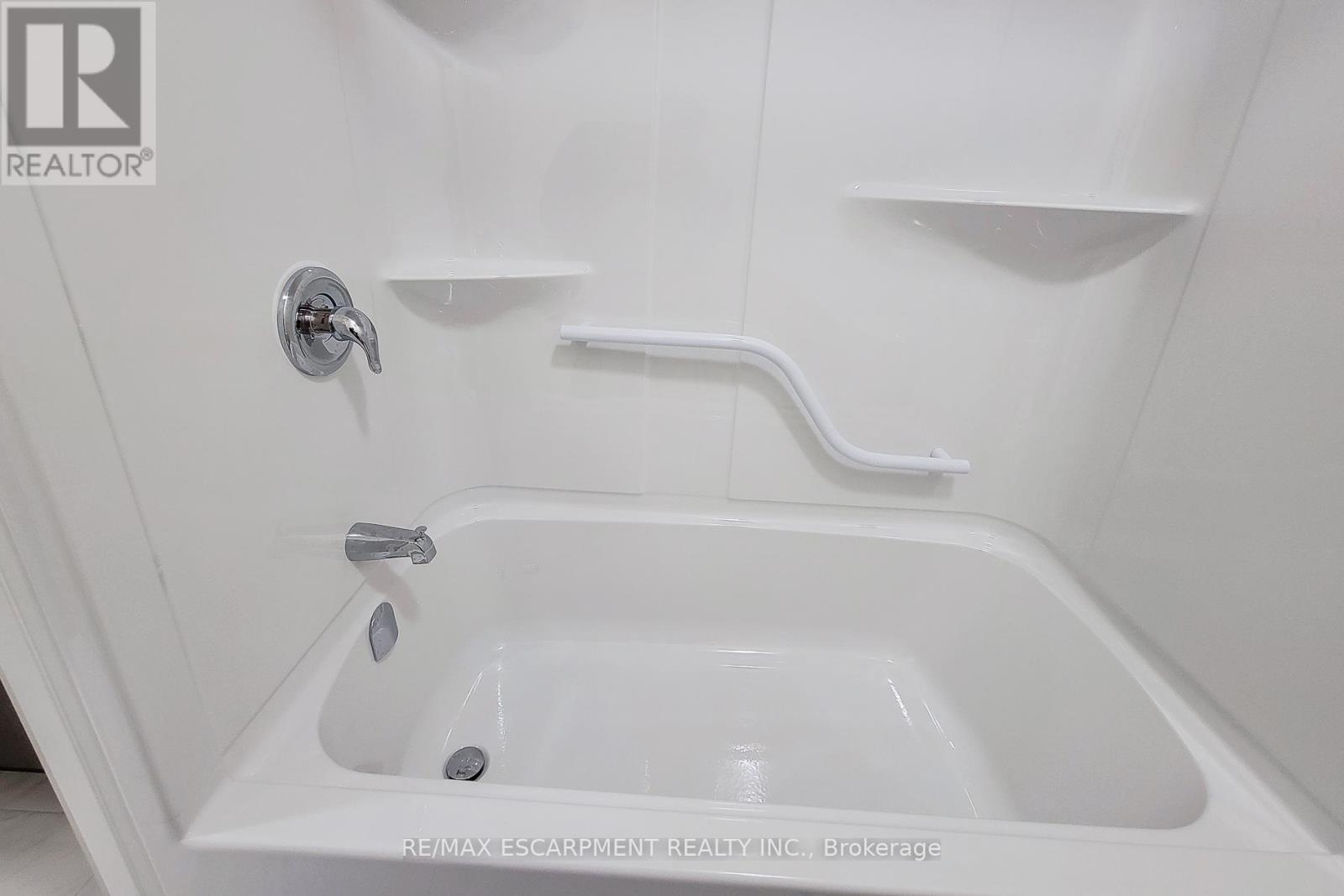 111 Alicia Crescent, Thorold (Hurricane/merrittville), Ontario  L2V 0M2 - Photo 31 - X12771032