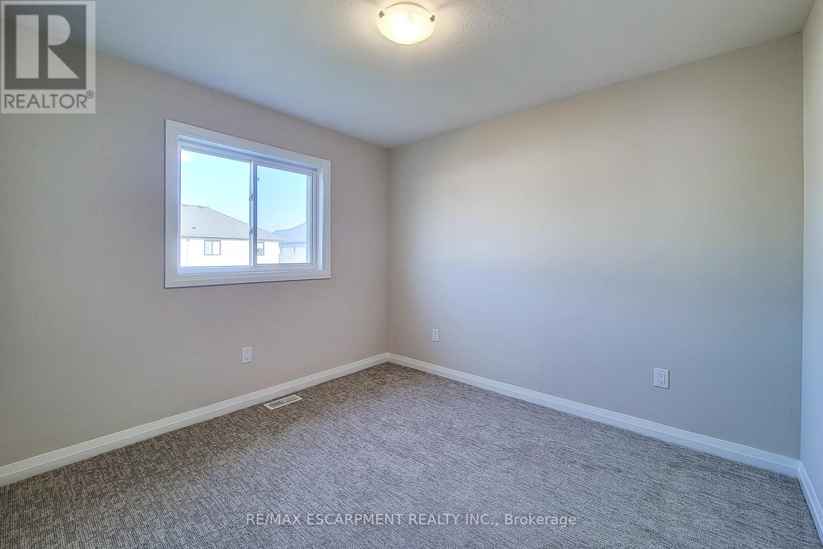 111 Alicia Crescent, Thorold (Hurricane/merrittville), Ontario  L2V 0M2 - Photo 33 - X12771032