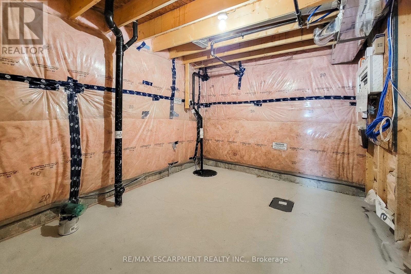 111 Alicia Crescent, Thorold (Hurricane/merrittville), Ontario  L2V 0M2 - Photo 39 - X12771032