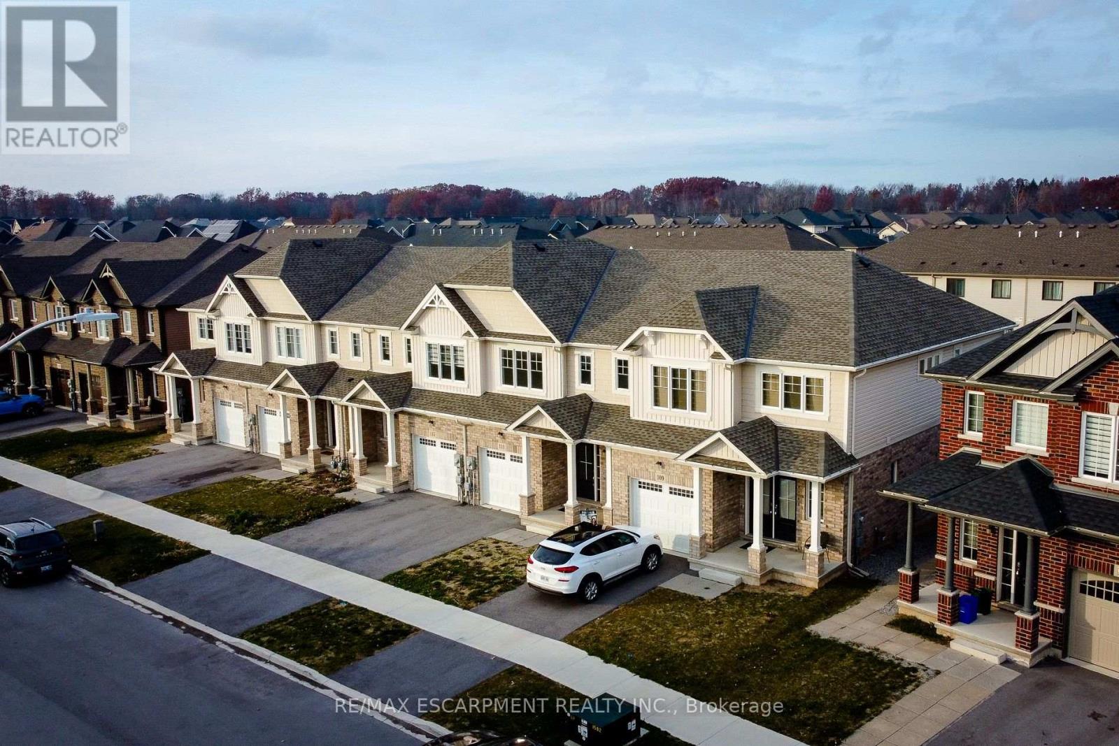 111 Alicia Crescent, Thorold (Hurricane/merrittville), Ontario  L2V 0M2 - Photo 4 - X12771032