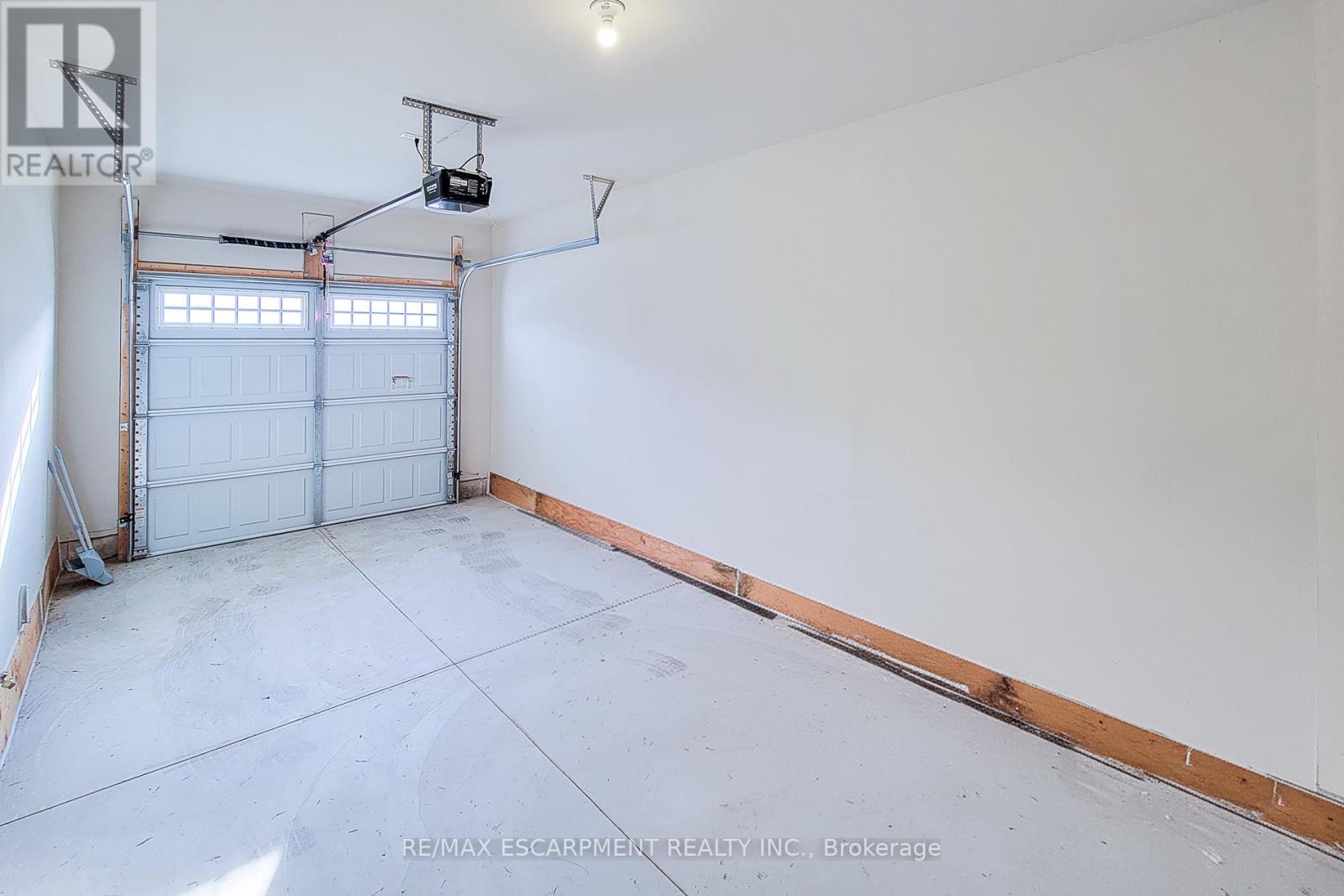 111 Alicia Crescent, Thorold (Hurricane/merrittville), Ontario  L2V 0M2 - Photo 40 - X12771032