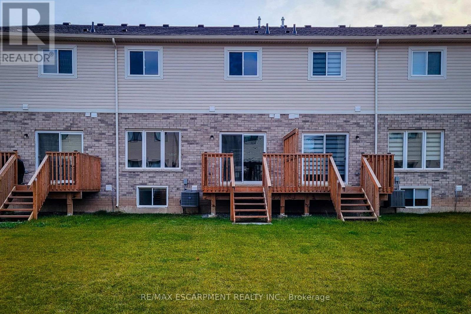111 Alicia Crescent, Thorold (Hurricane/merrittville), Ontario  L2V 0M2 - Photo 6 - X12771032