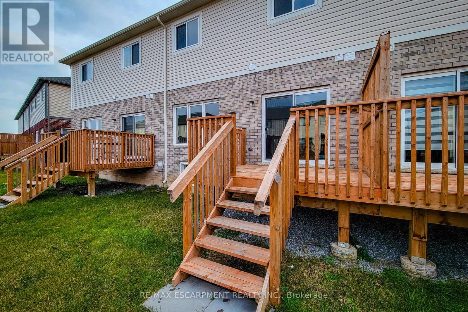 111 Alicia Crescent, Thorold (Hurricane/merrittville), Ontario  L2V 0M2 - Photo 8 - X12771032