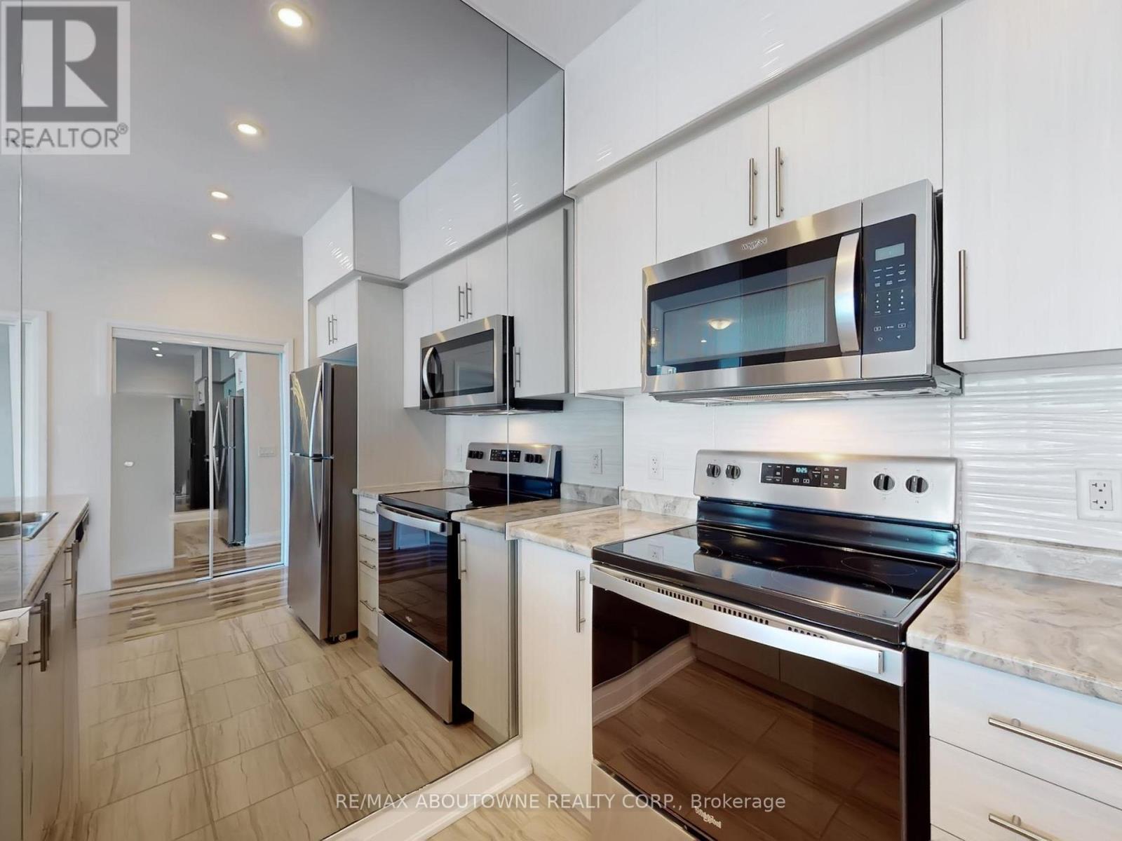 505 - 16 Concord Place, Grimsby (Grimsby Beach), Ontario  L3M 0J1 - Photo 12 - X12771140