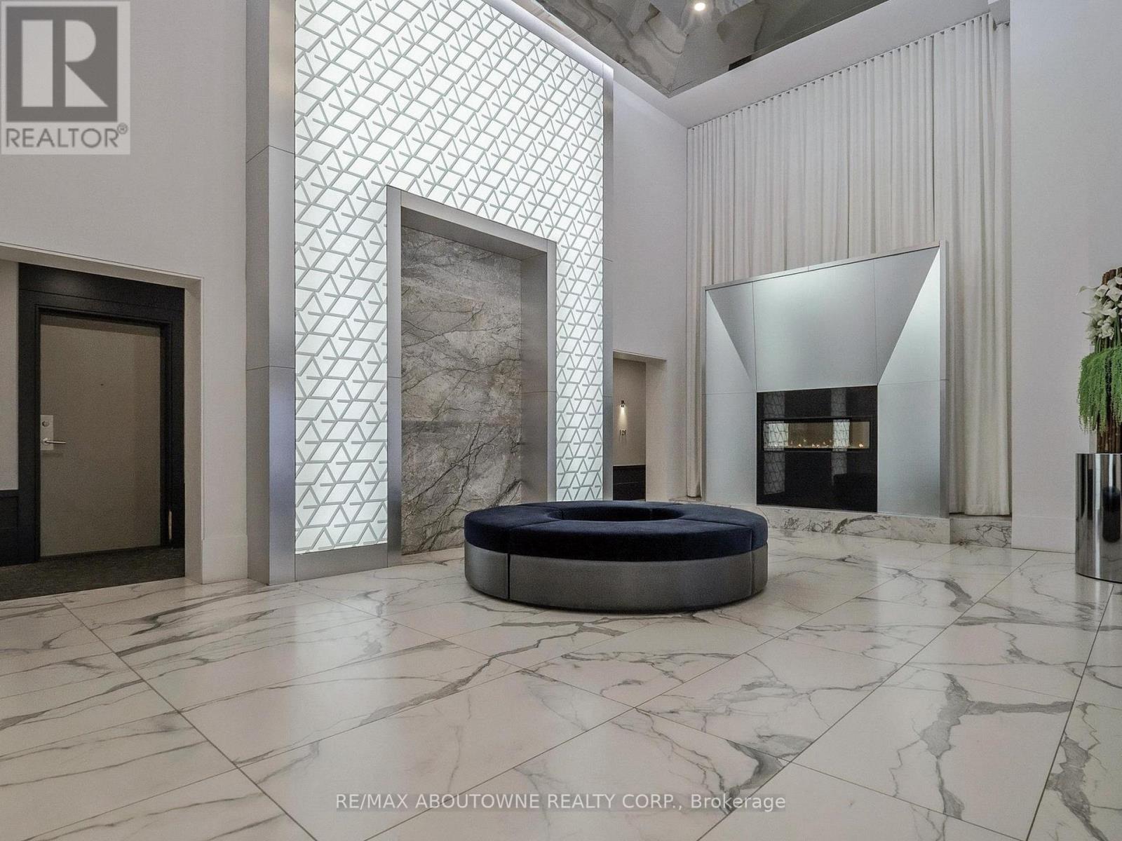 505 - 16 Concord Place, Grimsby (Grimsby Beach), Ontario  L3M 0J1 - Photo 3 - X12771140